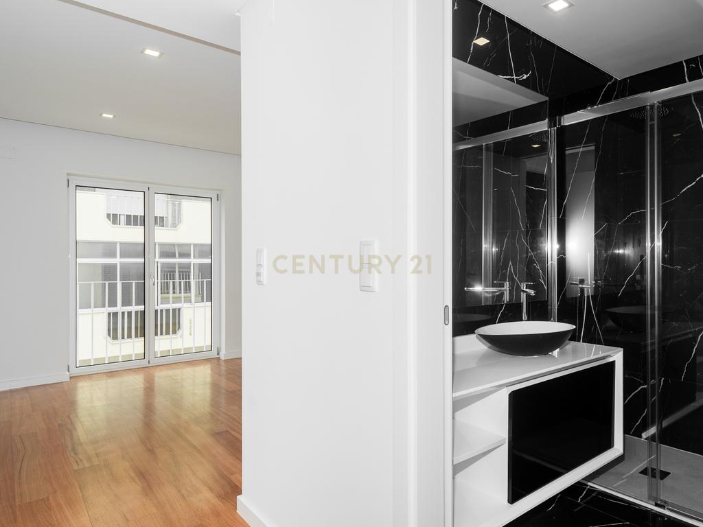 Apartamento T3 a estrear - Centro de Lisboa - Image 17